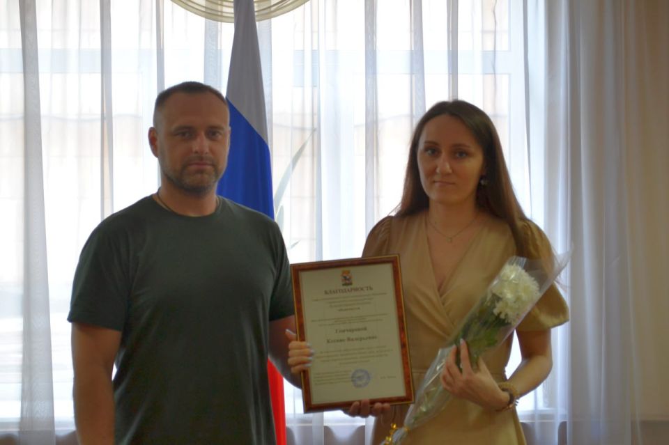Владимир Чернев: Сегодня, в преддверии празднования Дня медицинского работника мой Первый заместитель, Калиничев Андрей Сергеевич, вручил почётные грамоты медицинским работникам за их многолетний добросовестный труд в... Владимир Чернев: Сегодня, в преддверии празднования Дня медицинского работника мой Первый заместитель, Калиничев Андрей Сергеевич, вручил почётные грамоты медицинским работникам за их многолетний добросовестный труд в...