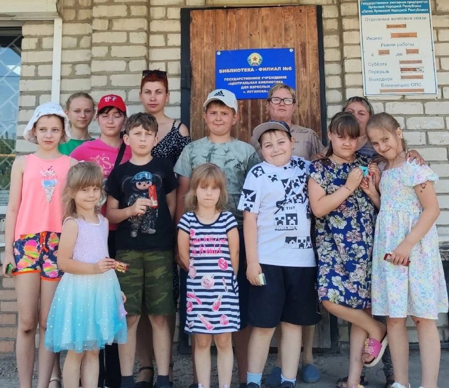 Библиотекари проводят для школьников просветительские мероприятия Библиотекари проводят для школьников просветительские мероприятия