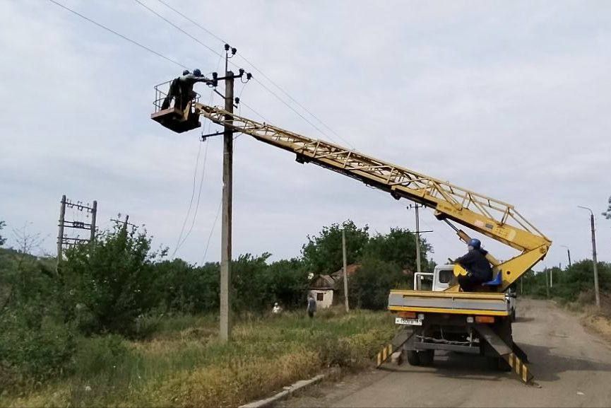 Спустя три года энергетики полностью восстановили разрушенное в ходе боевых действий электроснабжение в поселке Нижнее Спустя три года энергетики полностью восстановили разрушенное в ходе боевых действий электроснабжение в поселке Нижнее