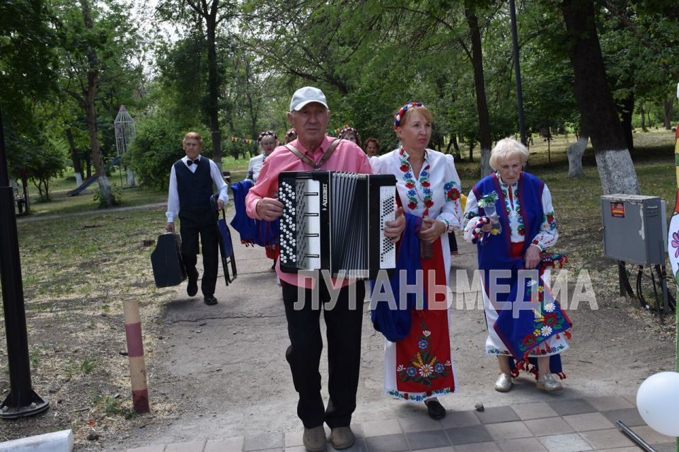 В преддверии Дня России в алчевском парке имени Победы состоялся фестиваль русской культуры «С Россией навсегда!» В преддверии Дня России в алчевском парке имени Победы состоялся фестиваль русской культуры «С Россией навсегда!»