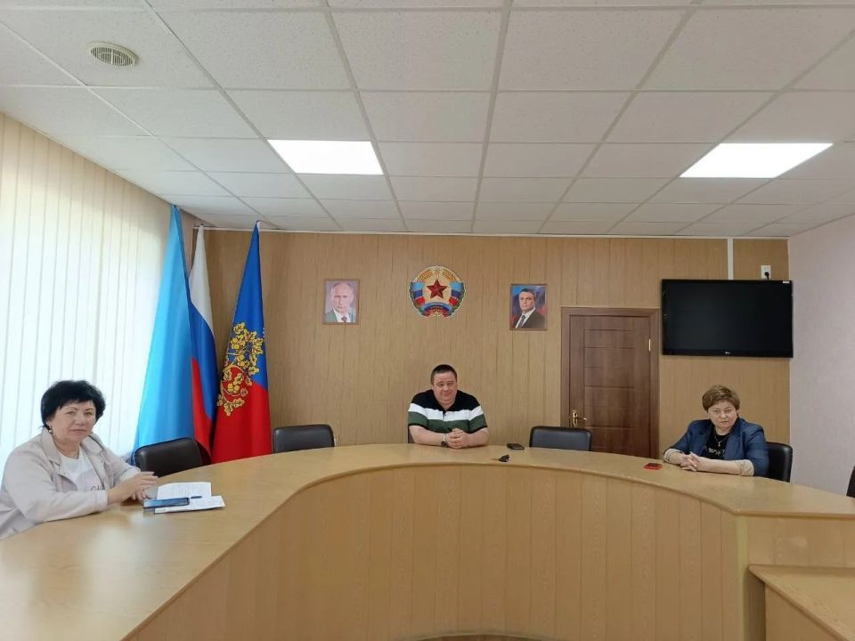 Глава городского округа город Ровеньки Андрей Рубанцов провел рабочего совещание, в котором приняли участие руководители управлений администрации и структурных подразделений Глава городского округа город Ровеньки Андрей Рубанцов провел рабочего совещание, в котором приняли участие руководители управлений администрации и структурных подразделений