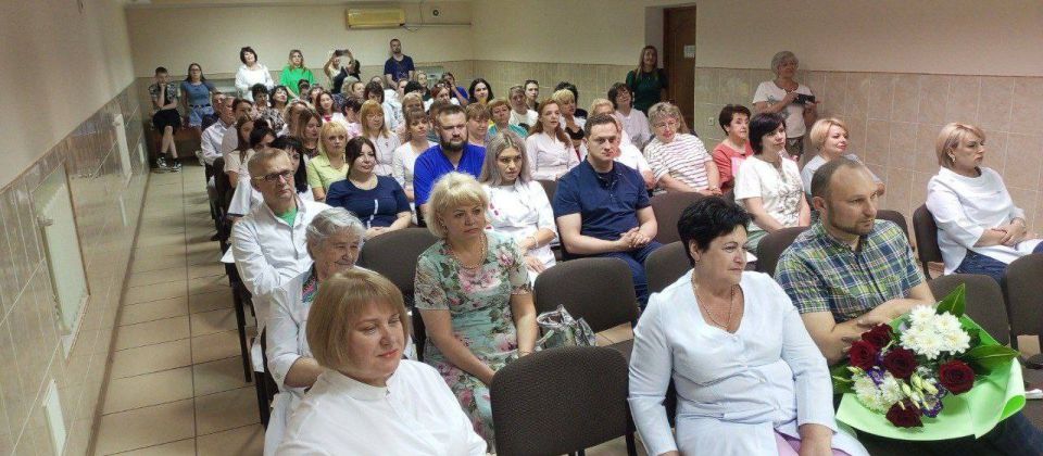 В Алчевской центральной городской многопрофильной больнице состоялось торжественное мероприятие «Ангелы в белых халатах» в честь Дня медицинского работника В Алчевской центральной городской многопрофильной больнице состоялось торжественное мероприятие «Ангелы в белых халатах» в честь Дня медицинского работника