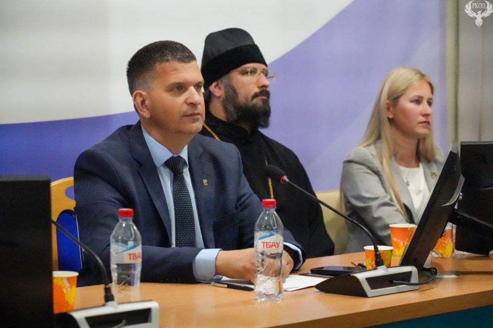 11 июня в ЛГУ им. В. Даля состоялся форум "Православная церковь Украины — инструмент шовинистической политики Киева" 11 июня в ЛГУ им. В. Даля состоялся форум "Православная церковь Украины — инструмент шовинистической политики Киева"