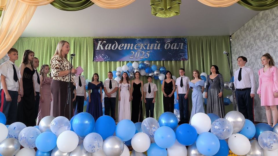 В Ясеновской школе №2 прошел выпускной кадетский бал В Ясеновской школе №2 прошел выпускной кадетский бал