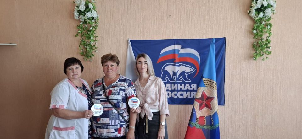 Ко Дню России в селе Ребриково состоялась акция «Вместе с Россией» Ко Дню России в селе Ребриково состоялась акция «Вместе с Россией»
