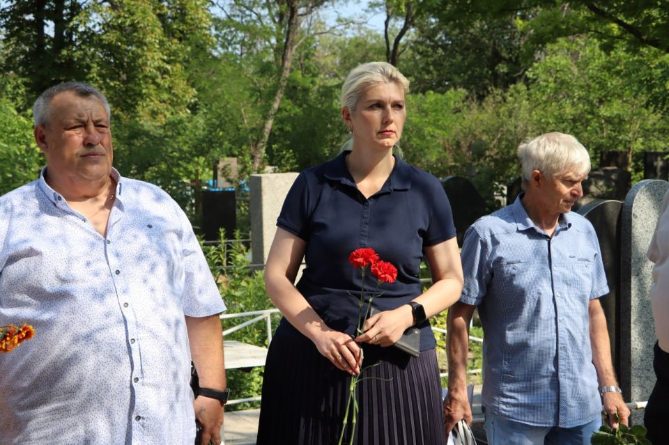 В Стаханове почтили память Ивана Тимофеевича Кондратенко В Стаханове почтили память Ивана Тимофеевича Кондратенко