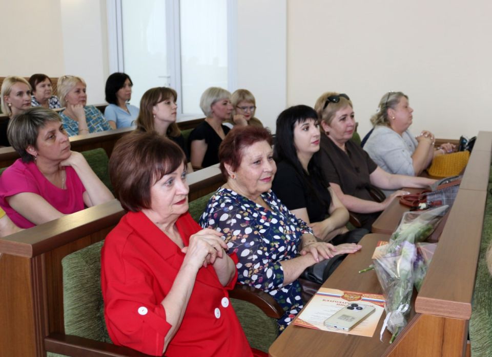 В Администрации Антрацитовского муниципального округа состоялось торжественное мероприятие «Врач - профессия вечная», посвящённое Дню медицинского работника В Администрации Антрацитовского муниципального округа состоялось торжественное мероприятие «Врач - профессия вечная», посвящённое Дню медицинского работника