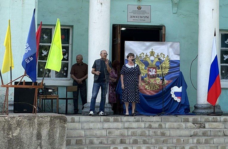 В населённых пунктах Краснодонщины провели праздничные мероприятия, посвященные Дню России В населённых пунктах Краснодонщины провели праздничные мероприятия, посвященные Дню России