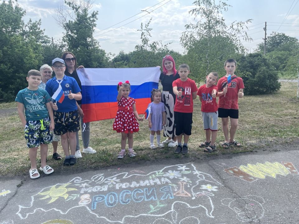 В пгт. Софиевский в честь Дня России прошло праздничное мероприятие В пгт. Софиевский в честь Дня России прошло праздничное мероприятие