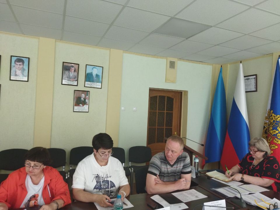 Андрей Рубанцов: Сегодня в Администрации городского округа город Ровеньки состоялось заседание городской комиссии по делам несовершеннолетних и защите их прав Андрей Рубанцов: Сегодня в Администрации городского округа город Ровеньки состоялось заседание городской комиссии по делам несовершеннолетних и защите их прав