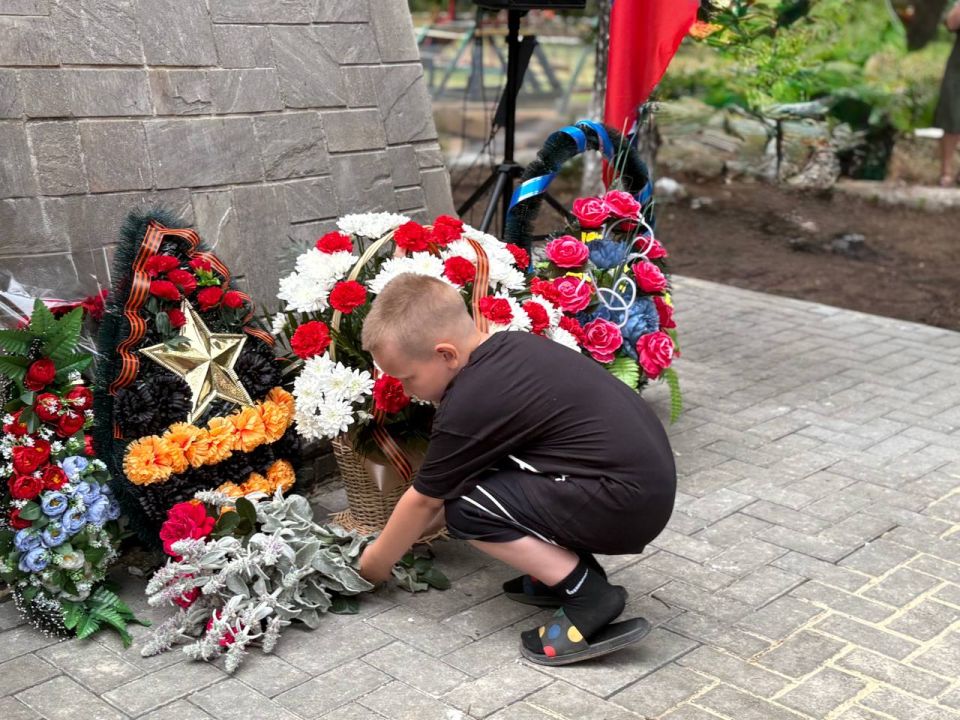 В пгт Штеровка проводят реставрацию Братской могилы советских воинов В пгт Штеровка проводят реставрацию Братской могилы советских воинов