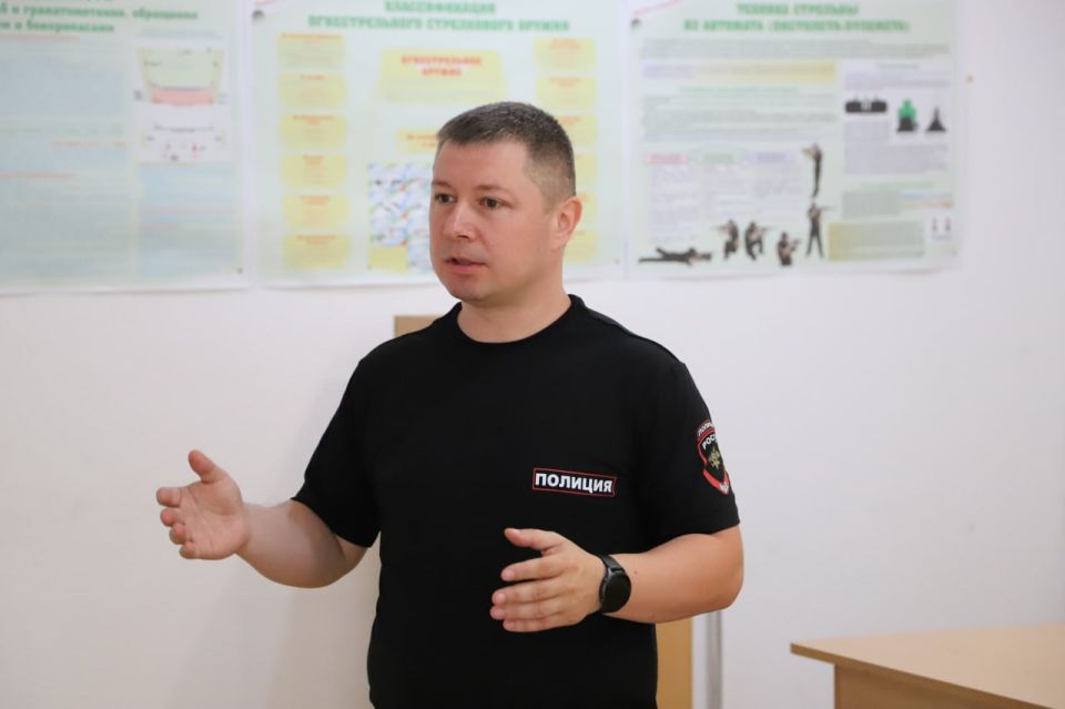 Маленькие луганчане почувствовали себя экспертами-криминалистами, побывав в гостях у полицейских Артёмовского районы столицы Маленькие луганчане почувствовали себя экспертами-криминалистами, побывав в гостях у полицейских Артёмовского районы столицы