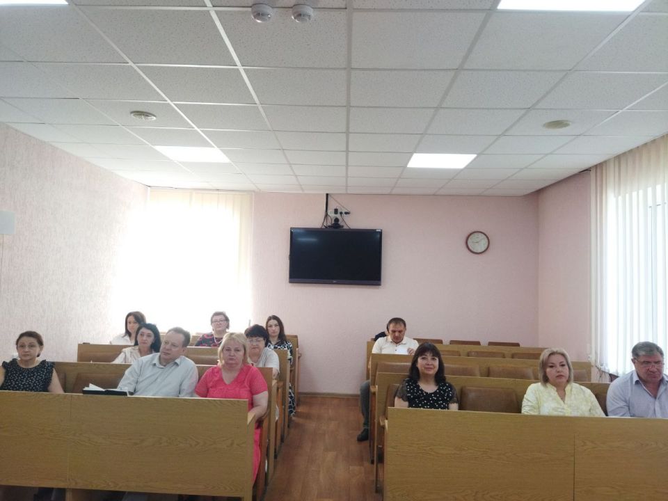 Глава городского округа город Ровеньки Андрей Рубанцов провел рабочего совещание, в котором приняли участие руководители управлений администрации и структурных подразделений Глава городского округа город Ровеньки Андрей Рубанцов провел рабочего совещание, в котором приняли участие руководители управлений администрации и структурных подразделений