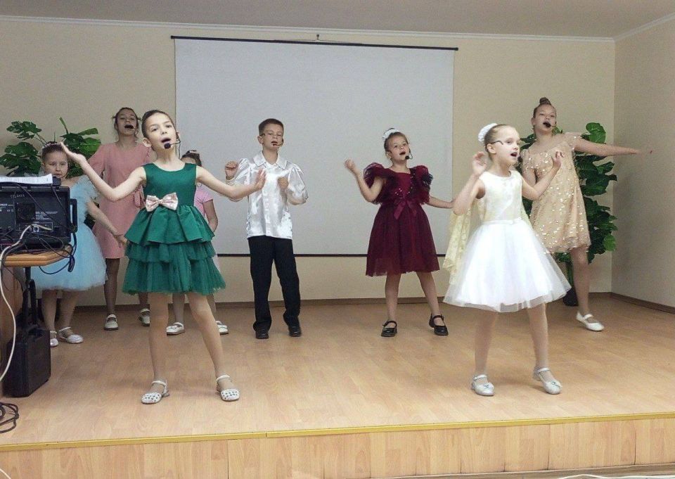 В Алчевской центральной городской многопрофильной больнице состоялось торжественное мероприятие «Ангелы в белых халатах» в честь Дня медицинского работника В Алчевской центральной городской многопрофильной больнице состоялось торжественное мероприятие «Ангелы в белых халатах» в честь Дня медицинского работника