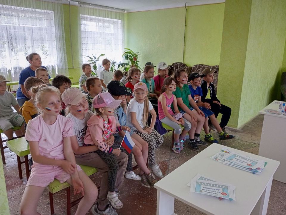 Сотрудники Дома культуры им. Ленина пгт Новодарьевка провели для детей пришкольной Сотрудники Дома культуры им. Ленина пгт Новодарьевка провели для детей пришкольной