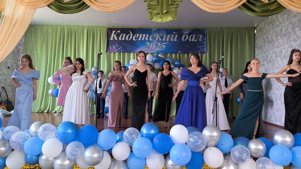 В Ясеновской школе №2 прошел выпускной кадетский бал В Ясеновской школе №2 прошел выпускной кадетский бал
