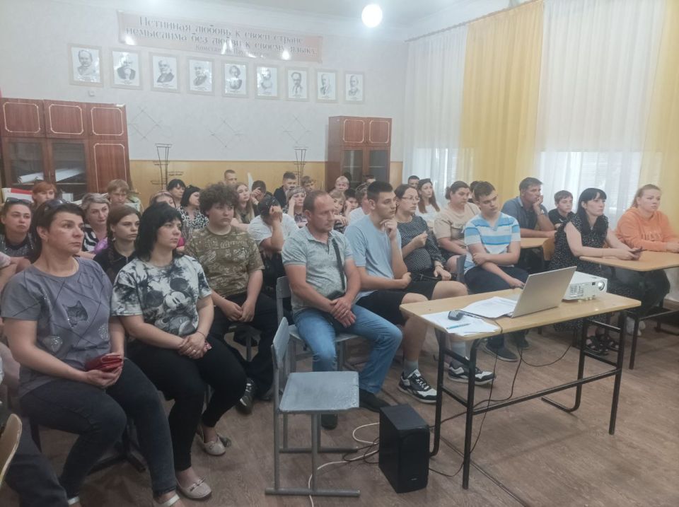 С целью недопущения дорожно-транспортных происшествий с участием несовершеннолетних города Ровеньки на пгт Пролетарский и пгт Ясеновский состоялись профилактические мероприятия с родителями и обучающимися образовательных... С целью недопущения дорожно-транспортных происшествий с участием несовершеннолетних города Ровеньки на пгт Пролетарский и пгт Ясеновский состоялись профилактические мероприятия с родителями и обучающимися образовательных...