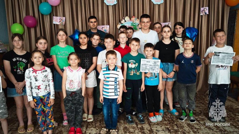 Особенные дети Стаханова получили подарки от Омской области Особенные дети Стаханова получили подарки от Омской области