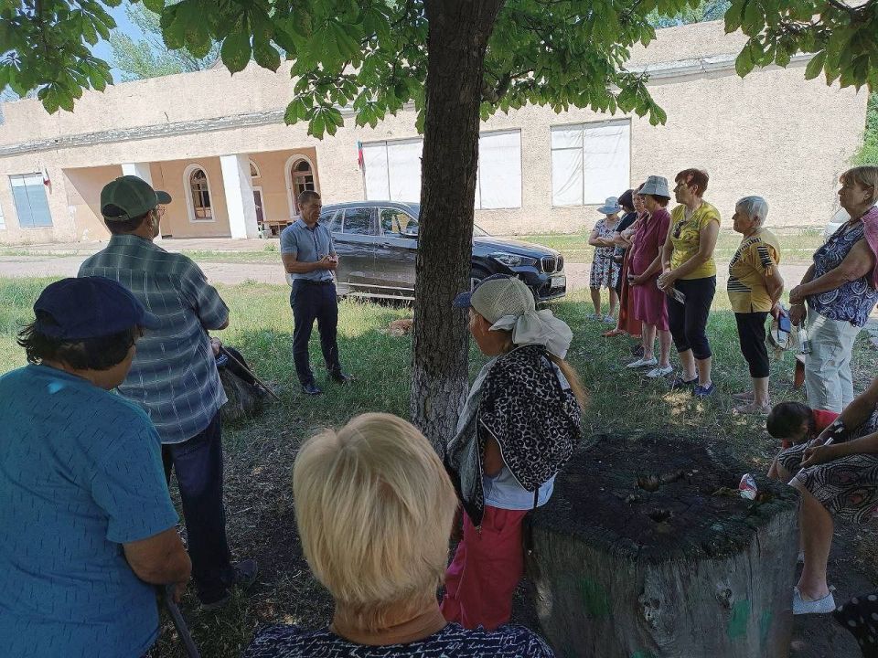 Сергей Колягин: На личном приеме, который состоялся 4 июня, принимал коллектив жителей поселка Родина и поселка Золотое Сергей Колягин: На личном приеме, который состоялся 4 июня, принимал коллектив жителей поселка Родина и поселка Золотое