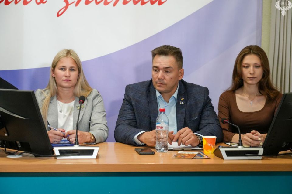 11 июня в ЛГУ им. В. Даля состоялся форум "Православная церковь Украины — инструмент шовинистической политики Киева" 11 июня в ЛГУ им. В. Даля состоялся форум "Православная церковь Украины — инструмент шовинистической политики Киева"