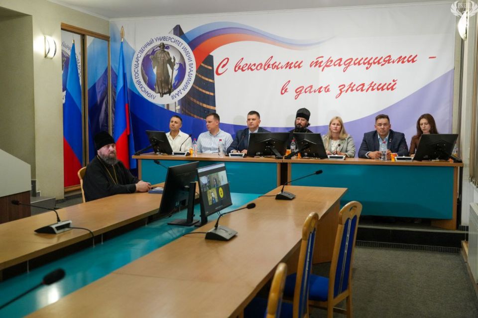 11 июня в ЛГУ им. В. Даля состоялся форум "Православная церковь Украины — инструмент шовинистической политики Киева" 11 июня в ЛГУ им. В. Даля состоялся форум "Православная церковь Украины — инструмент шовинистической политики Киева"