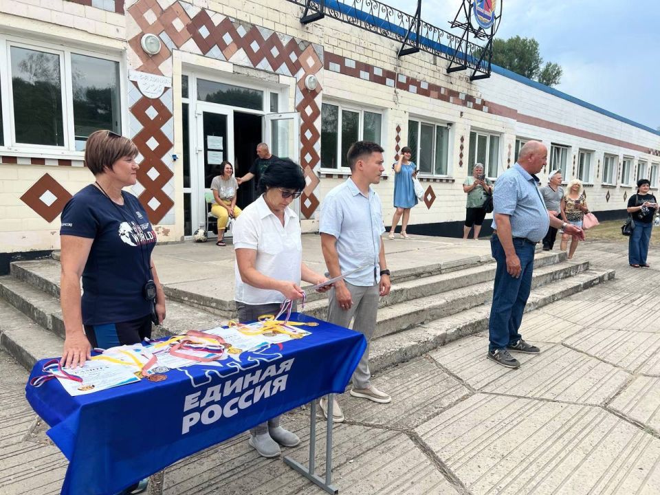 При поддержке «ЕДИНОЙ РОССИИ» в Станице Луганской прошло соревнование по легкоатлетическому кроссу ко Дню России При поддержке «ЕДИНОЙ РОССИИ» в Станице Луганской прошло соревнование по легкоатлетическому кроссу ко Дню России