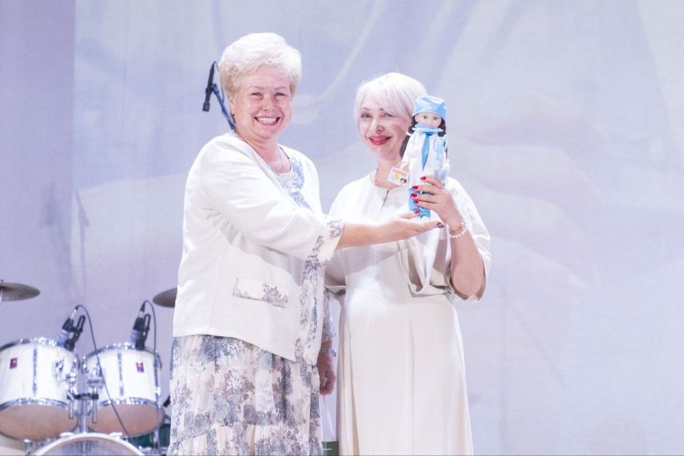 Ольга Бас: Вместе с Главой республики Леонидом Пасечником и другими представителями власти присутствовала на торжественном мероприятии, посвященном Дню медицинского работника Ольга Бас: Вместе с Главой республики Леонидом Пасечником и другими представителями власти присутствовала на торжественном мероприятии, посвященном Дню медицинского работника