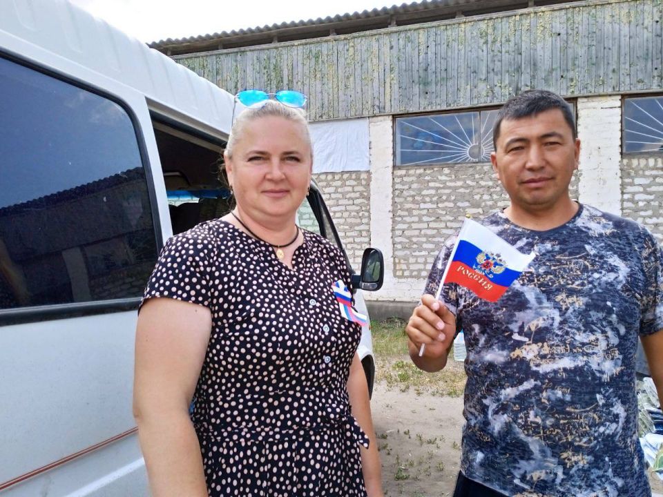 12 июня вся страна празднует День России 12 июня вся страна празднует День России