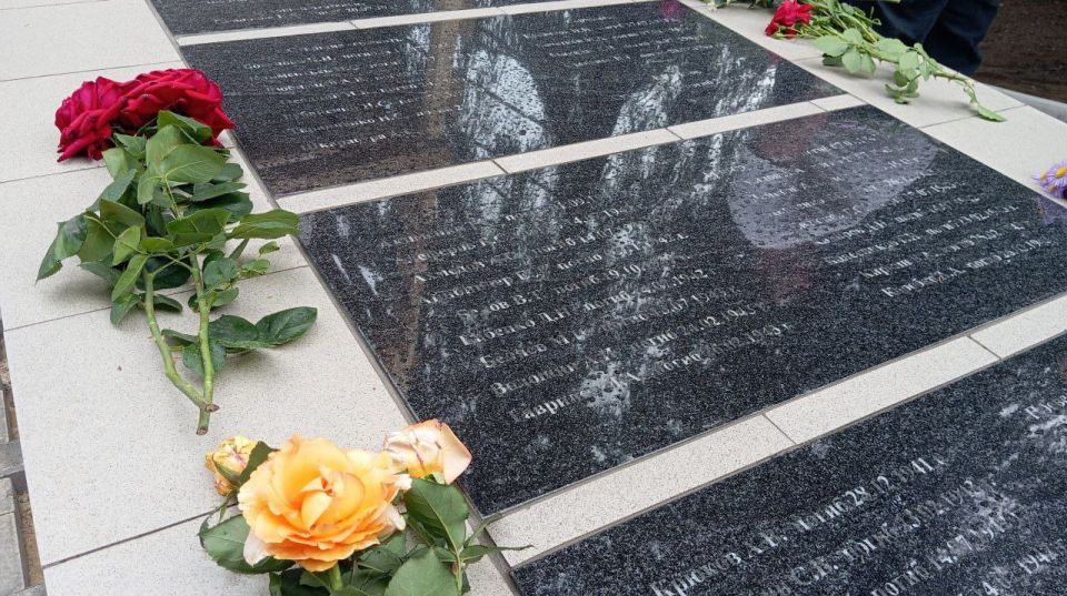 Джан Погодин-Новиков: Принял участие в торжественной церемонии возложения цветов к мемориалу солдатам, павшим в боях с немецко-фашистскими захватчиками, в пгт Штеровка Джан Погодин-Новиков: Принял участие в торжественной церемонии возложения цветов к мемориалу солдатам, павшим в боях с немецко-фашистскими захватчиками, в пгт Штеровка
