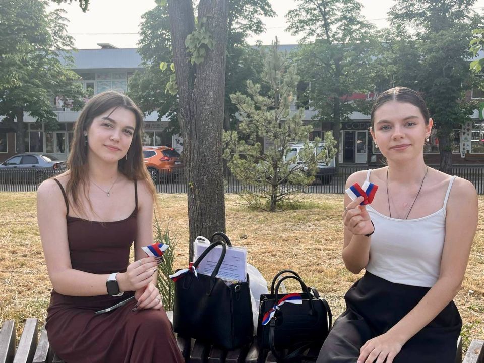 #РодинойГоржусь: Луганск присоединился к всероссийской акции! #РодинойГоржусь: Луганск присоединился к всероссийской акции!