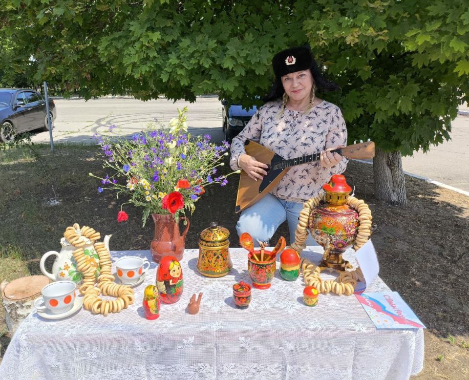 В преддверии Дня России в городе Рубежное, возле муниципального бюджетного учреждения культуры «Рубежанский городской дворец культуры», была организована фотозона В преддверии Дня России в городе Рубежное, возле муниципального бюджетного учреждения культуры «Рубежанский городской дворец культуры», была организована фотозона