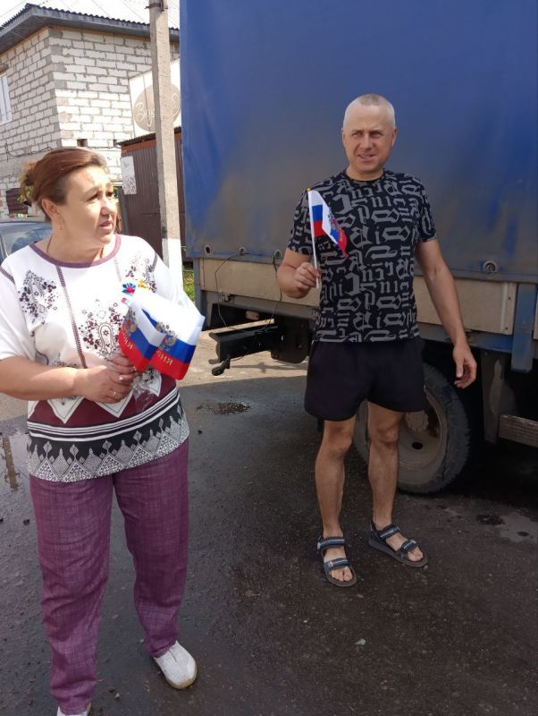 В Белолуцке отметили День России акцией "Российский триколор"! В Белолуцке отметили День России акцией "Российский триколор"!