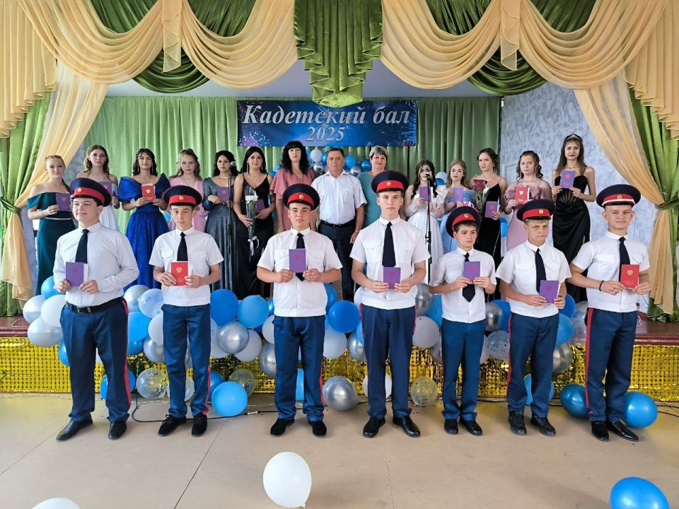 В Ясеновской школе №2 прошел выпускной кадетский бал В Ясеновской школе №2 прошел выпускной кадетский бал