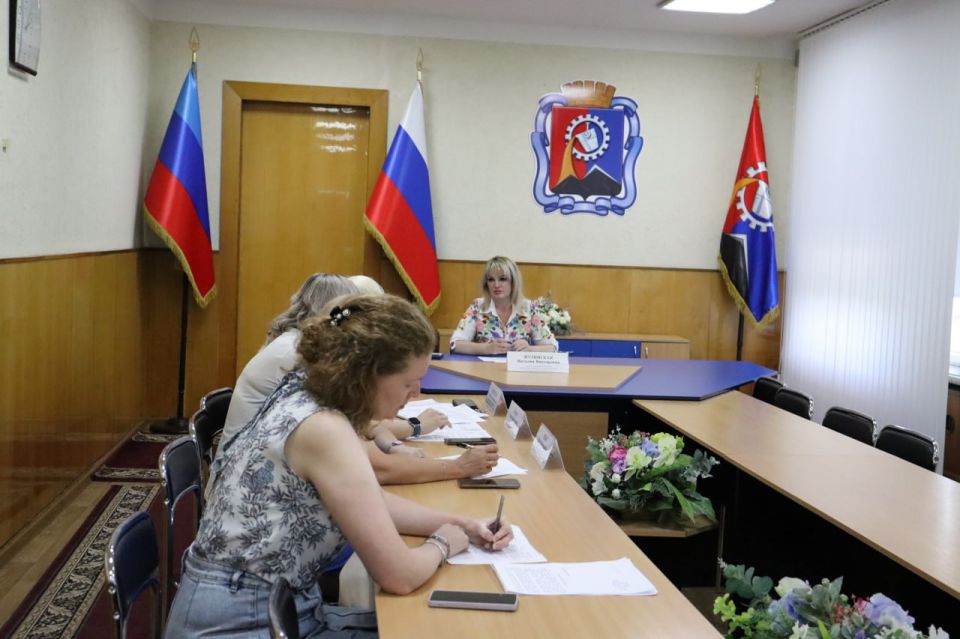 Наталия Жулинская провела встречу с семьями погибших защитников Отечества Наталия Жулинская провела встречу с семьями погибших защитников Отечества