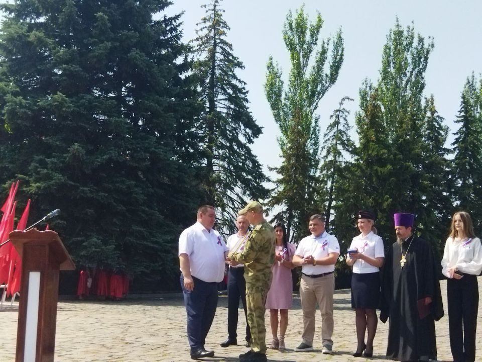 Андрей Рубанцов: Сегодня, в торжественный для всех граждан нашей страны день – День России, у Мемориального комплекса «Слава» вручил сотрудникам охранного агентства Медали «За охрану объектов в зоне специальной военной... Андрей Рубанцов: Сегодня, в торжественный для всех граждан нашей страны день – День России, у Мемориального комплекса «Слава» вручил сотрудникам охранного агентства Медали «За охрану объектов в зоне специальной военной...
