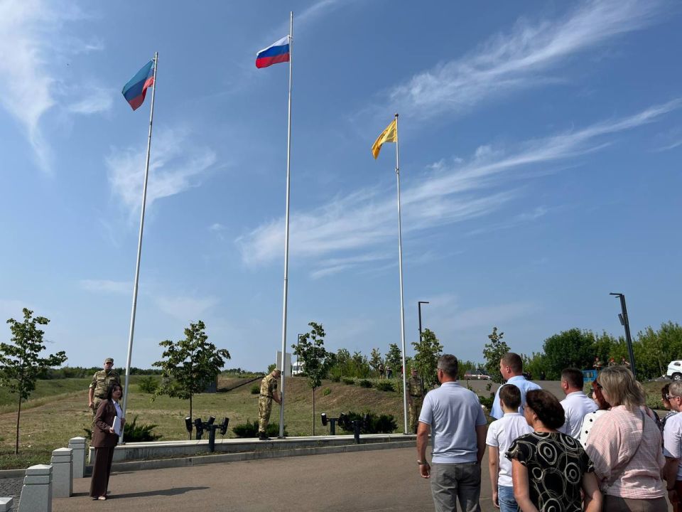 Альберт Зинченко: Сегодня у мемориала "Князь Игорь" совместно с депутатами и жителями Станично-Луганского округа - приняли участие в митинге, посвященному Дню России, празднику, который объединяет миллионы сердец по всей... Альберт Зинченко: Сегодня у мемориала "Князь Игорь" совместно с депутатами и жителями Станично-Луганского округа - приняли участие в митинге, посвященному Дню России, празднику, который объединяет миллионы сердец по всей...