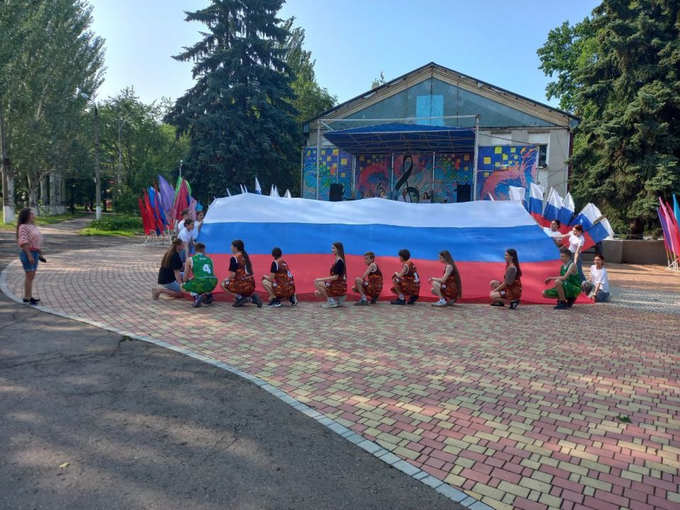12 июня наша страна празднует важный государственный праздник – День России 12 июня наша страна празднует важный государственный праздник – День России