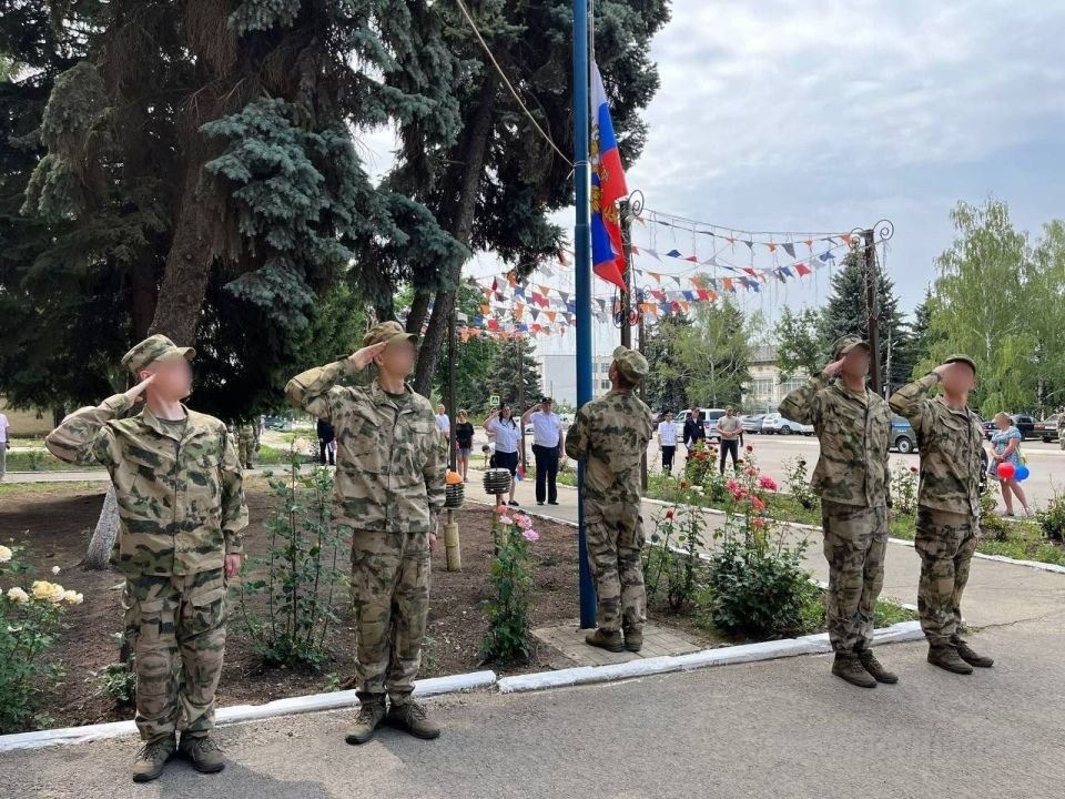 Сегодня на площади Администрации Марковского муниципального округа состоялся торжественный митинг в честь празднования Дня России Сегодня на площади Администрации Марковского муниципального округа состоялся торжественный митинг в честь празднования Дня России