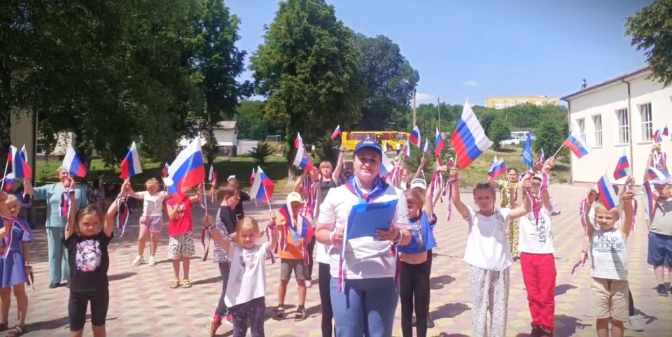 Танцевальный флешмоб — танец во имя Родины Танцевальный флешмоб — танец во имя Родины