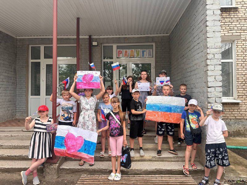 В Зимогорьевской гимназии прошел праздник «Люблю тебя, моя Россия!» В Зимогорьевской гимназии прошел праздник «Люблю тебя, моя Россия!»