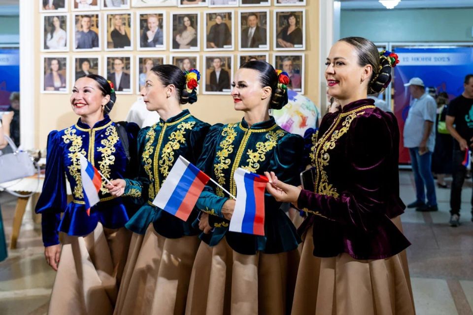 Фестиваль национальных культур «В единстве – наша сила» продолжил празднование Дня России в ЛНР Фестиваль национальных культур «В единстве – наша сила» продолжил празднование Дня России в ЛНР