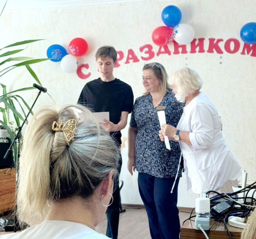 В Луганской городской больнице №1 прошел праздничный концерт В Луганской городской больнице №1 прошел праздничный концерт