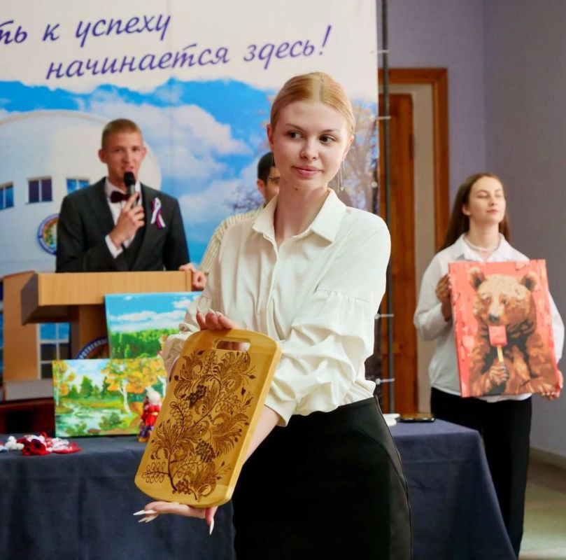 Андрей Губарев: Принял участие в благотворительной ярмарке, которая прошла в рамках молодежного фестиваля «Мир русской души» в ЛГПУ Андрей Губарев: Принял участие в благотворительной ярмарке, которая прошла в рамках молодежного фестиваля «Мир русской души» в ЛГПУ