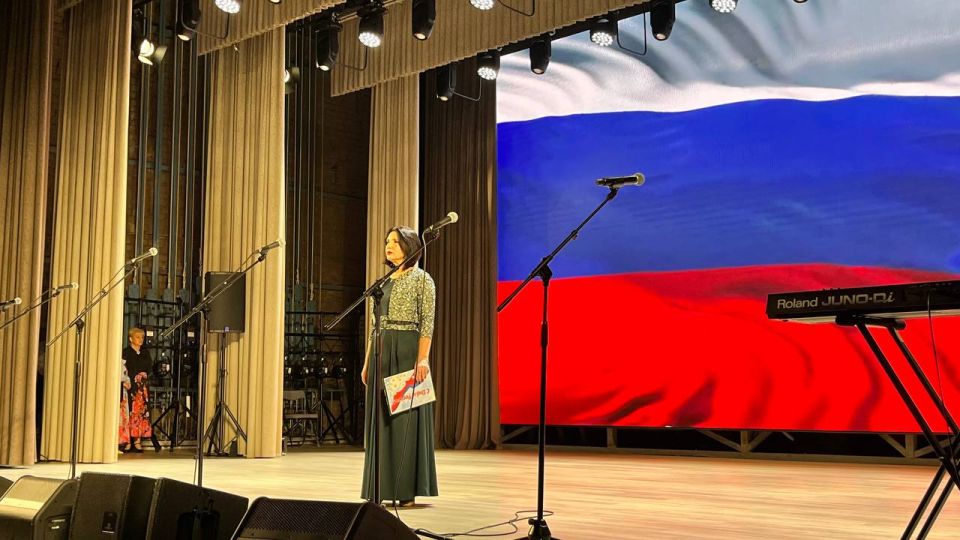 Альберт Зинченко: Сегодня в стенах Станично-Луганского Дворца культуры царила по-настоящему праздничная атмосфера! Мы собрались вместе, чтобы отпраздновать День России – праздник, который объединяет всех, кто гордится... Альберт Зинченко: Сегодня в стенах Станично-Луганского Дворца культуры царила по-настоящему праздничная атмосфера! Мы собрались вместе, чтобы отпраздновать День России – праздник, который объединяет всех, кто гордится...