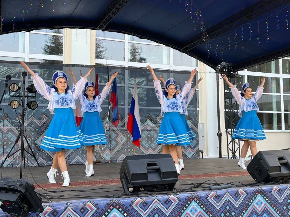 Праздничный концерт ко Дню России Праздничный концерт ко Дню России
