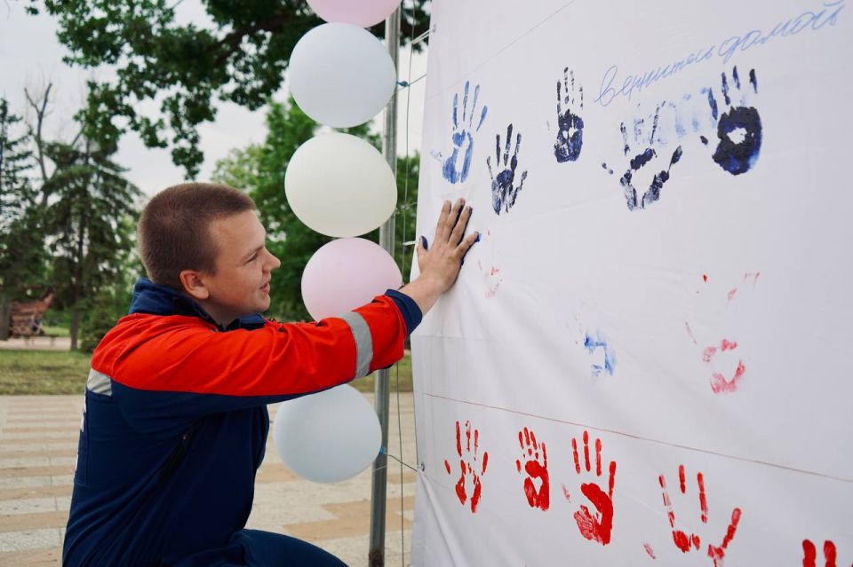 Акция «Руки России»: наш страна – это наш народ Акция «Руки России»: наш страна – это наш народ