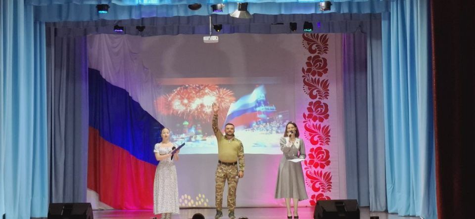 Праздничный концерт для жителей города Счастье, посвященный Дню России Праздничный концерт для жителей города Счастье, посвященный Дню России
