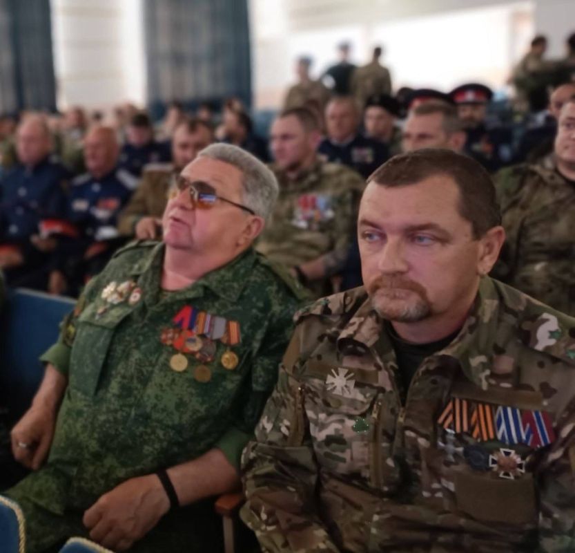 Казаки городского казачьего общества «Станица Алчевская» приняли участие в Первом Большом круге донских казаков ЛНР Казаки городского казачьего общества «Станица Алчевская» приняли участие в Первом Большом круге донских казаков ЛНР