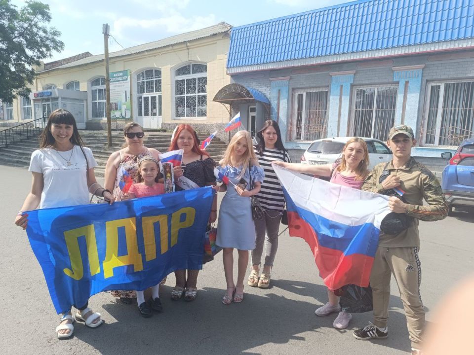 «МЫ – ГРАЖДАНЕ РОССИИ!» ГОСУДАРСТВЕННЫЕ ФЛАГИ И ЛЕНТОЧКИ КО ДНЮ РОССИИ!