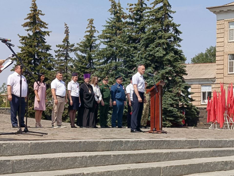 12 июня, в нашем городе у Мемориала «Слава», состоялось торжественное мероприятие, приуроченное ко Дню России 12 июня, в нашем городе у Мемориала «Слава», состоялось торжественное мероприятие, приуроченное ко Дню России